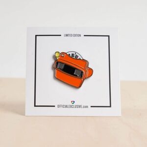 Official Exclusive enamel pin orange Viewmaster stereoscope brand new